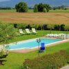 Отель Splendid Farmhouse in Cortona With Swimming Pool, фото 13