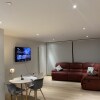 Отель Immaculate 1-bed Condo in Royal Wharf London, фото 3