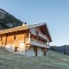 Отель Le Lodge Rodzina, Luxueux chalet jacuzzi 12-14pers, by LocationlacAnnecy, LLA Selections, фото 1