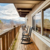 Отель Chestnut by Avantstay Mountain Cabin w/ Treetop Views, Hot Tub & Game Room!, фото 4