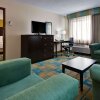 Отель La Quinta Inn & Suites by Wyndham Plattsburgh, фото 20