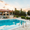 Отель Astros Poolside Home - Summer Hideout, фото 1