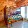 Отель Mountain Paws Retreat 5 Bedroom Home with Hot Tub, фото 2