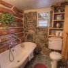 Отель Zephyr Cabin 3 Bedroom Home by RedAwning, фото 4
