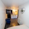 Отель Large Studio 10 Minute Train Journey to the City!, фото 2