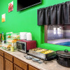Отель Colby Inn and Suites, фото 12