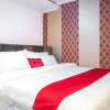 Отель RedDoorz near Manhattan Times Square Medan 2, фото 18