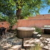 Отель Amor - Historic Adobe in the Heart of The Railyard and Downtown Santa Fe, Hot Tub, фото 14