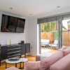 Отель Guestready - Unique Home Near Wimbledon With Gorgeous Deck and Parking, фото 5