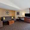 Отель La Quinta Inn & Suites by Wyndham Oakland - Hayward в Хейворде