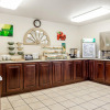 Отель Quality Inn & Suites Des Moines - Merle Hay Road, фото 11