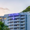 Отель The Atrium Beach Resort and Spa, Ascend Hotel Collection в Симпсон-Бее