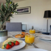 Отель SA Today Apartments Farnborough with Fibre Wi-Fi & Netflix, фото 11