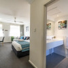 Отель Aqua Waves Glenelg Central Studio Apt, фото 22