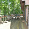 Отель Lazy Bear Retreat - Classic Cabin!, фото 18