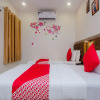 Отель OYO 13540 Golden Palace, фото 12