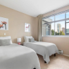 Отель Bellevue Sophisticated 2BD 2BA Apartment, фото 7