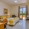Отель Exceptional Large Villa, Free Heated Pool 1 NOV - 15 Jan, Privacy,prime Location, фото 4