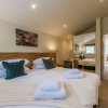 Отель Lyon Lodge, Sleep 6, Private hot Tub, pet Friendly, фото 4