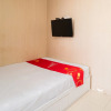 Отель RedLiving Apartemen Bassura City - Ens Room, фото 6