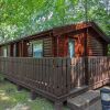 Отель Pineshadow Lodge, Cosy 4 Bed - Kenwick Park, фото 1
