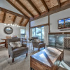 Отель Instagrammable Townhome Steps From Lake Tahoe â€“ Sleeps 10! 4 Bedroom Townhouse by RedAwning, фото 11