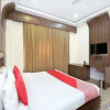 Отель OYO 5710 The Majestic Crown Hotel, фото 3