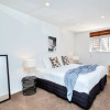 Отель Spacious 2 Bedroom Newmarket Apartment W Carpark, фото 21