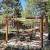 Отель Big Bear Home Features Private Entrance and Patio With Fire Pit by Redawning, фото 15