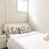 Отель Brand New Basement Apt next to Beach & Go Train, фото 2