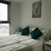 Отель Lapwing - Sleeps up to 6, Fabulous panoramic city views, 12th Floor 2 bed city centre apartment, Per в Шеффилде