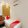 Отель OYO 24583 Sesha Grand, фото 33