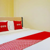 Отель Oyo 91580 Kost Bougenville Syariah, фото 12