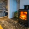 Отель Cosy 2 Bedroom Cottage With Log-burner & Parking, фото 2