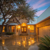 Отель Gruene Vista On The Guadalupe 4 Bedrooms 3.5 Bathrooms Home, фото 1
