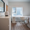 Отель Upscale 2 Bedroom Townhouse Near Uofm IG Field, фото 12