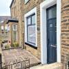 Отель Burnley Terraced House by Bevolve - Free Parking, фото 1