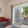 Отель Falcon House in Pembroke Dock, фото 8