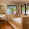 Отель Coastal Chalet Suites, фото 6