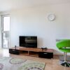 Отель Greenwich Two Bed Flat, with Pool &Parking, фото 6