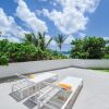 Отель Contemporary Condo, Walk to Beach, Shops, Restaurants, AC, Free Wifi, Pool, фото 13