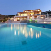 Отель Bright Luxuriously Simple Apartment With Shared Pool, фото 20