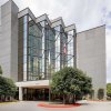 Отель Embassy Suites by Hilton Atlanta Perimeter Center в Данвуди