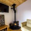 Отель Laurel Lodge - 2 Bedroom Log Cabin - St Florence - Tenby, фото 3