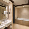 Отель The Ritz-Carlton Abu Dhabi, Grand Canal, фото 15