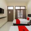 Отель RedDoorz @ Cangkring Street Cirebon, фото 24