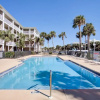 Отель Ground floor condo walking distance to the Beach, фото 14