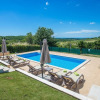 Отель Luxurious Villa In Vizinada With Swimming Pool, фото 16
