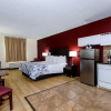 Отель Red Roof Inn & Suites Jacksonville, NC, фото 34