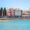 Отель One bedroom apartment with direct sea view located in the old town of Porec, фото 13